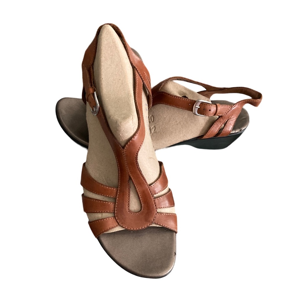 12M New Clarks Sandal New